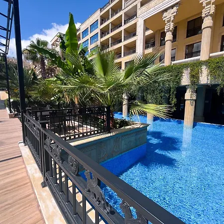Sea View Golden Line Apartment *